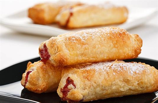 Пирожки с клубникой из слоеного теста Пирожки с клубникой из слоеного теста