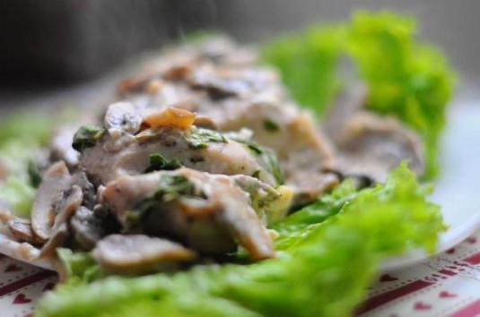 Куриные грудки с грибами и шпинатом Куриные грудки с грибами и шпинатом