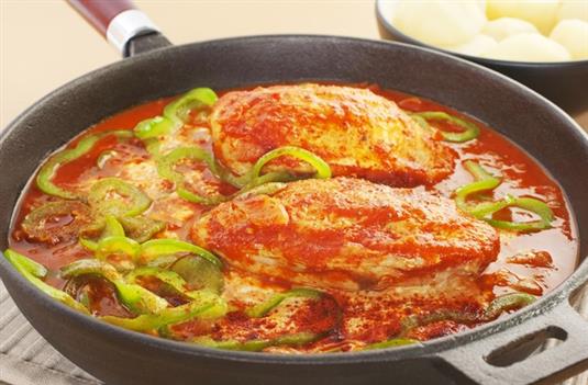 Куриное филе в томатном соусе Куриное филе в томатном соусе