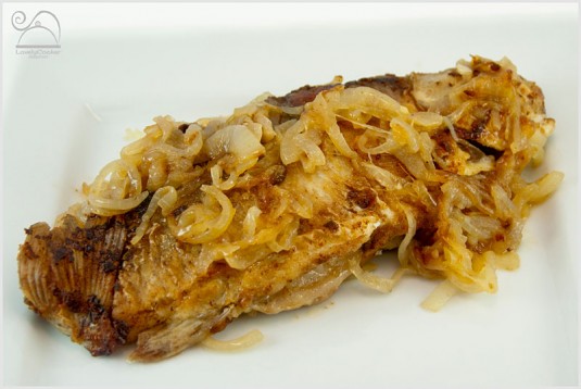 Караси жареные с луком Караси жареные с луком