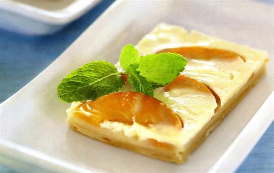 Быстрый пирог с персиками и йогуртом Быстрый пирог с персиками и йогуртом
