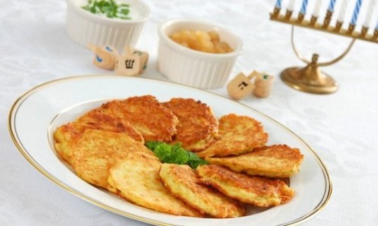 Оладьи из лосося с картофелем, жареные во фритюре