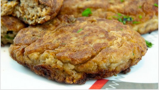 Котлеты из мясного и грибного фарша, с сыром и зеленью