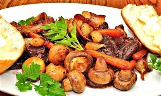 Курица тушеная с грибами