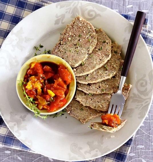 Холодный мясной хлеб с летней сальсой Холодный мясной хлеб с летней сальсой