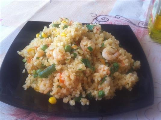 Булгур с креветками и овощами
