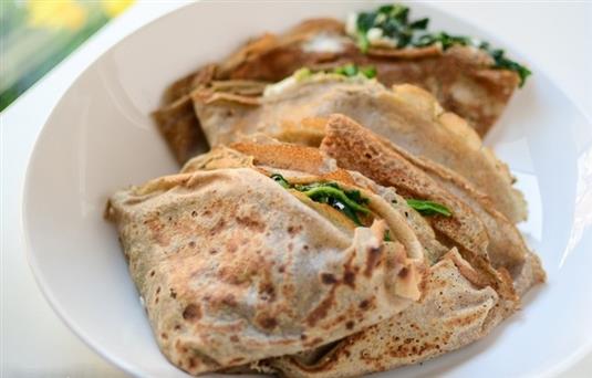 Блинчики со шпинатом и сыром