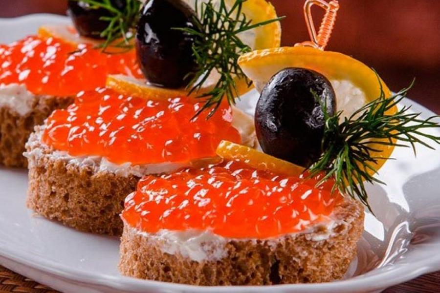 Бутерброды с красной икрой