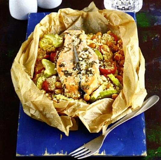 Лосось с кускусом в пергаменте Лосось с кускусом в пергаменте