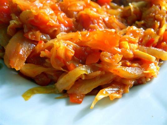 Капуста тушеная с перцем Капуста тушеная с перцем