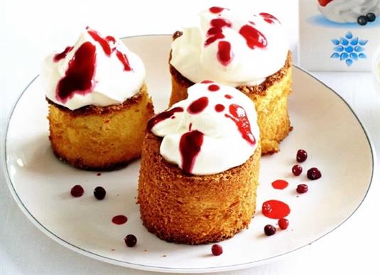Манный бисквит с молоком и сливками Манный бисквит с молоком и сливками