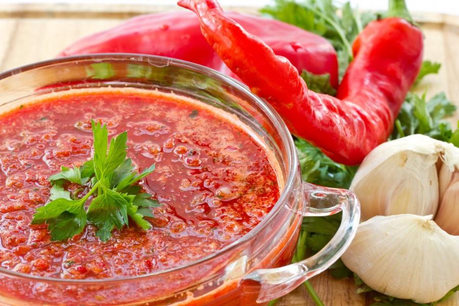 Аджика с яблоками и кориандром