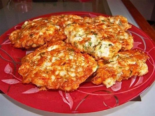 Куриные оладьи с сыром на кефире Куриные оладьи с сыром на кефире